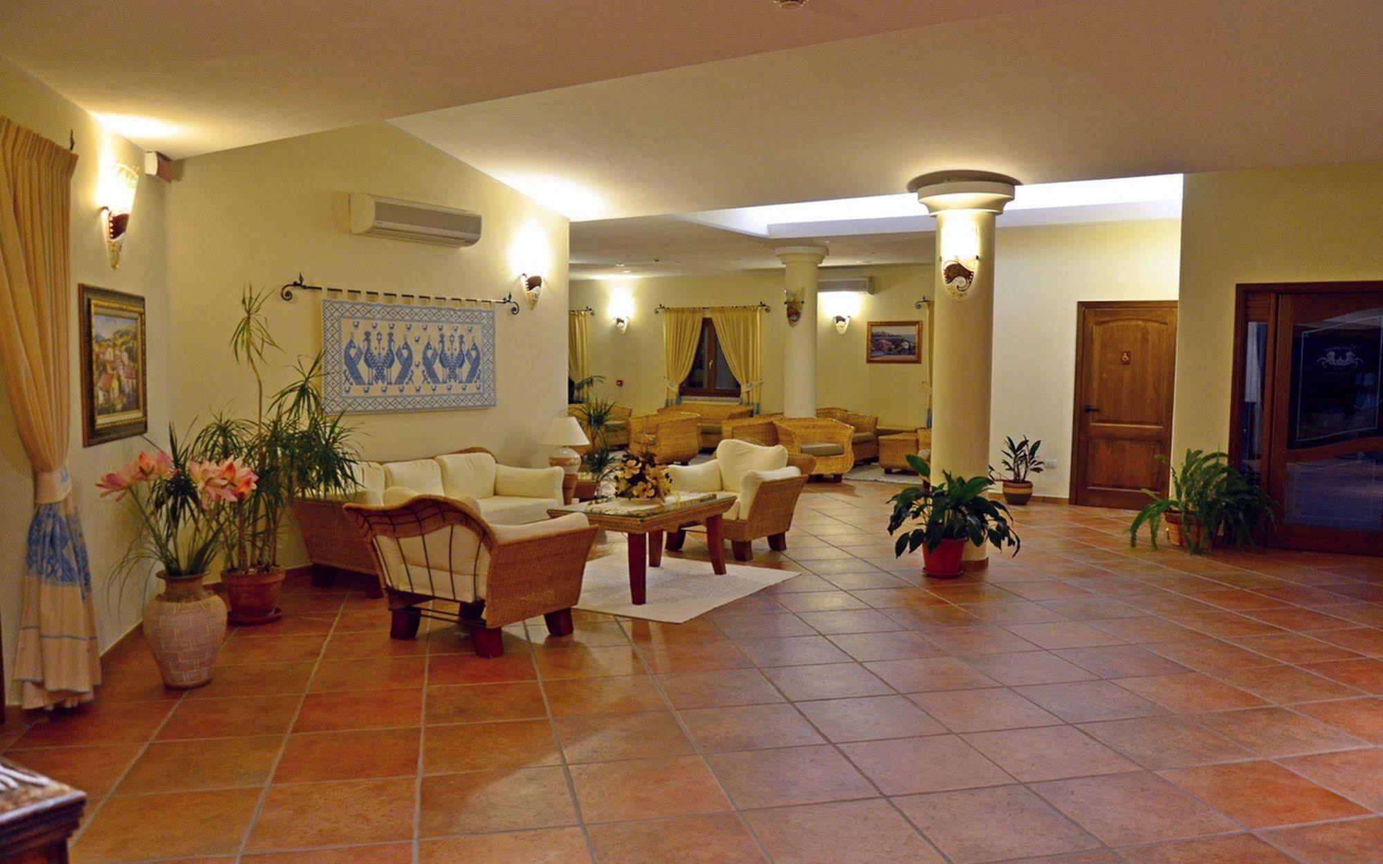 Hotel Costa Caddu San Teodoro  Exteriör bild